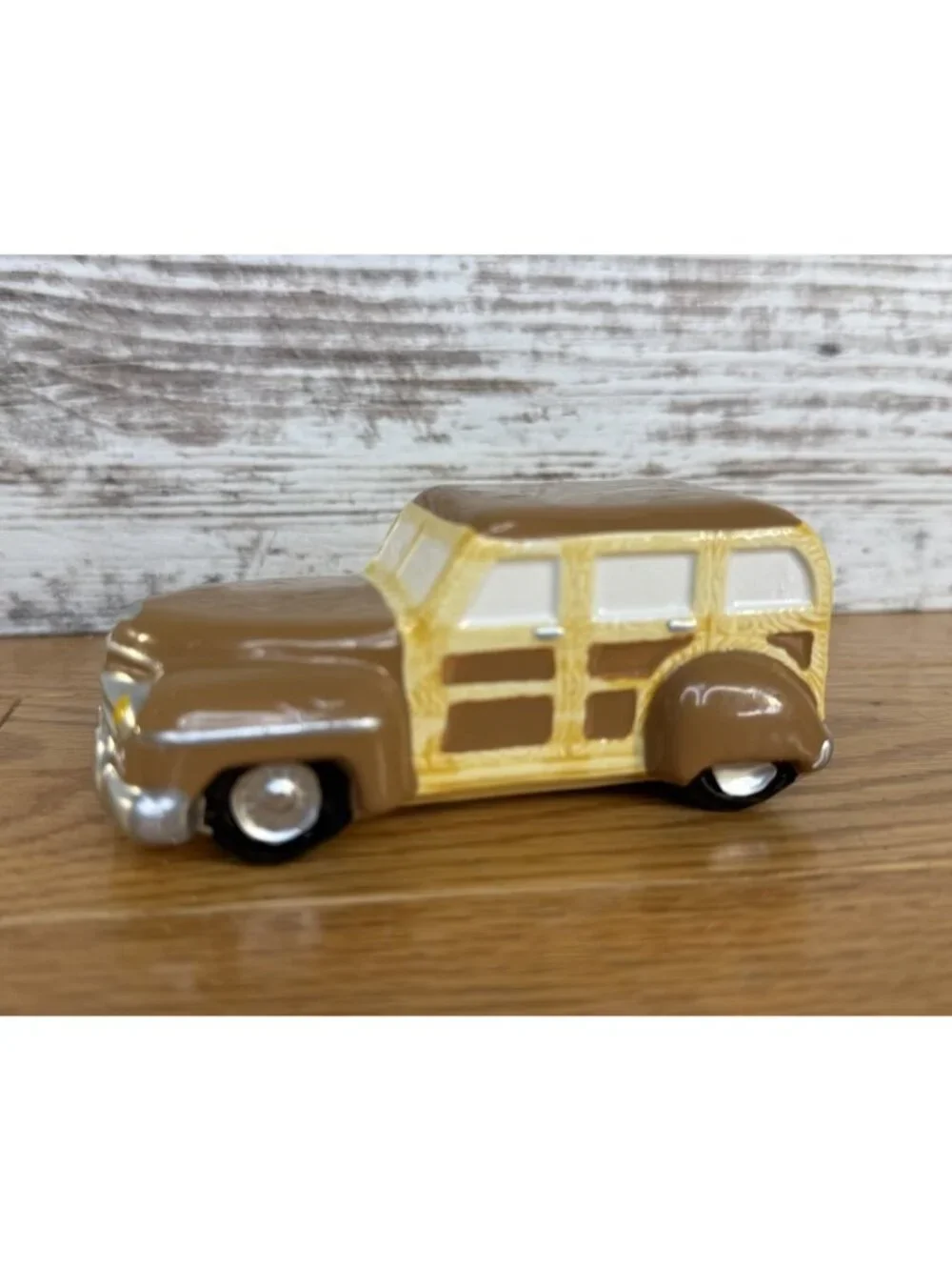Dept 56 Snow Village Woody Station Wagon #5136-5